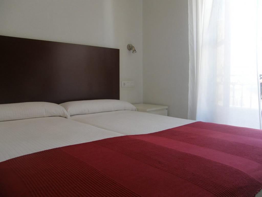 Hostal Santa Isabel Мадрид Номер фото